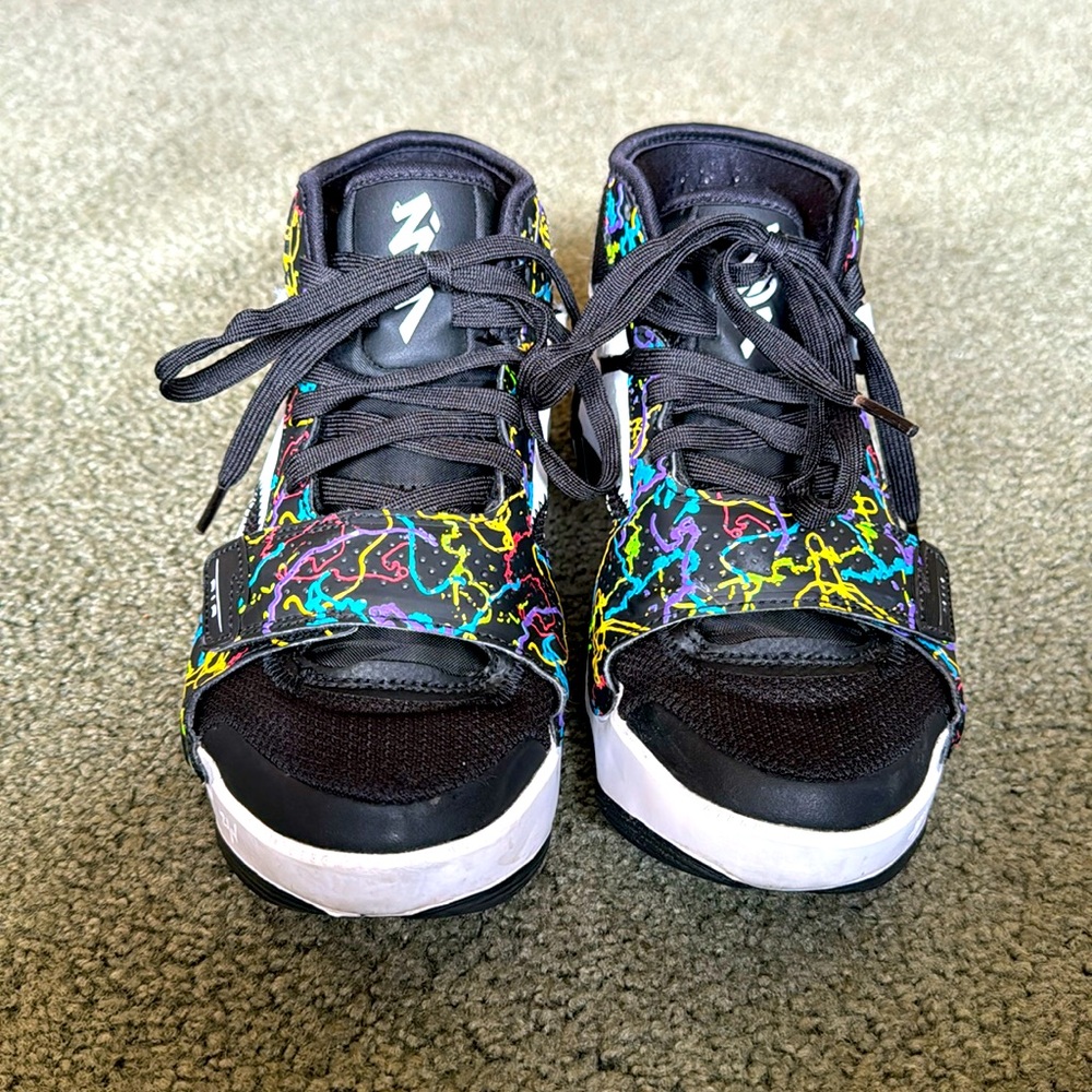Size 6.5Y Air Jordan Zion basketball shoes
